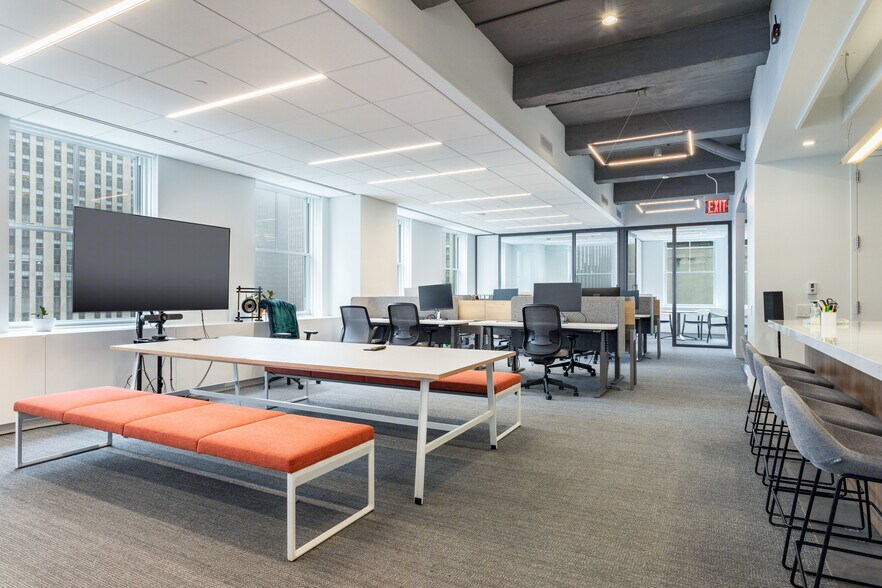 More Photos Of 75 Rockefeller Plaza, New York Office For Sale