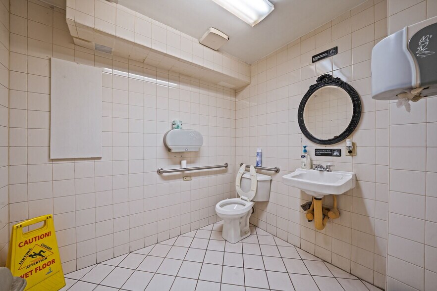 More Photos Of 777 Broadway, Amityville Restaurant For Sale