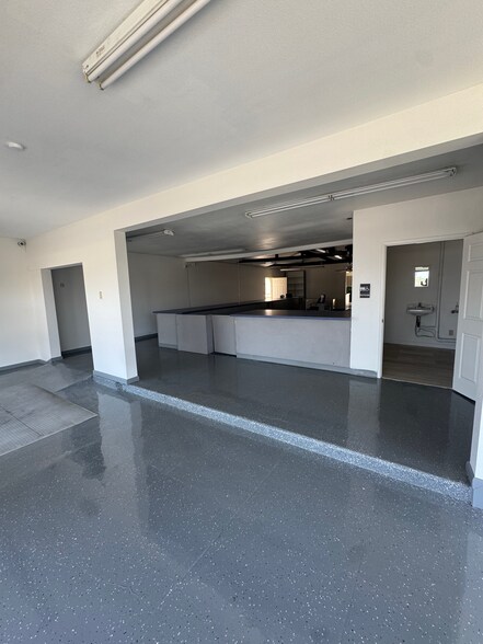 More Photos Of 910 W 6th St, Corona Storefront For Lease