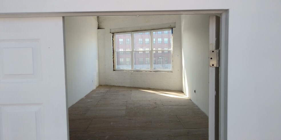 More Photos Of 60 Dickerson St, Newark Light Manufacturing For Lease