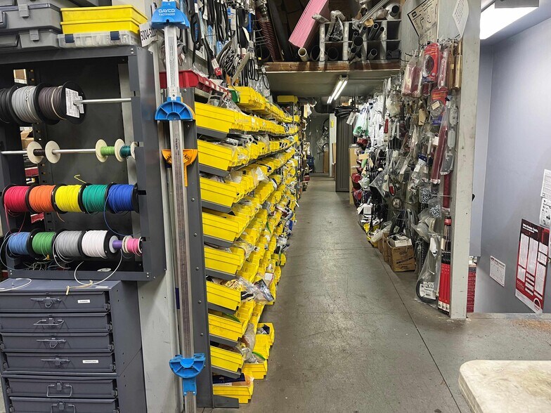 More Photos Of 941 66th Ave SW, Cedar Rapids Warehouse For Sale