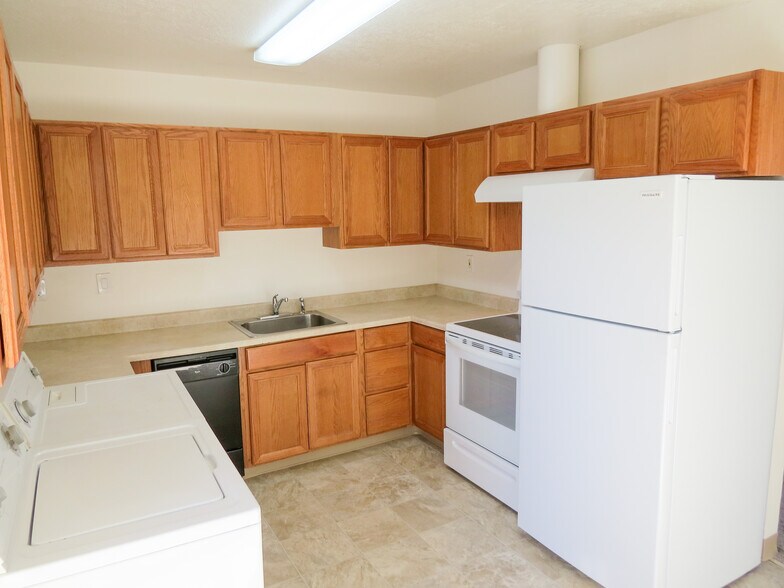 More Photos Of 7926 SE Johnson Creek Blvd, Portland Apartments For Sale