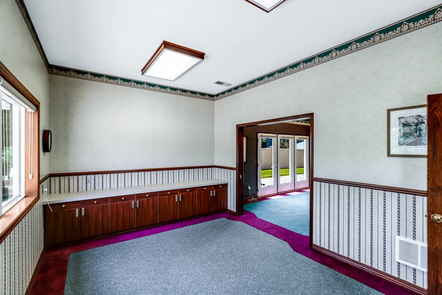 More Photos Of 9629 N Colfax Rd, Spokane Office For Sale