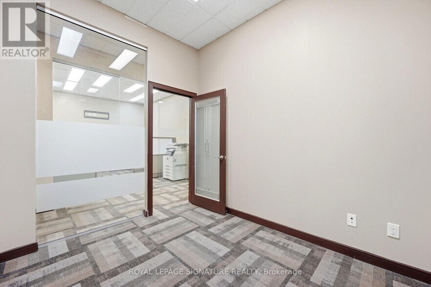 More Photos Of 158 Guelph St, Halton Hills Freestanding For Lease