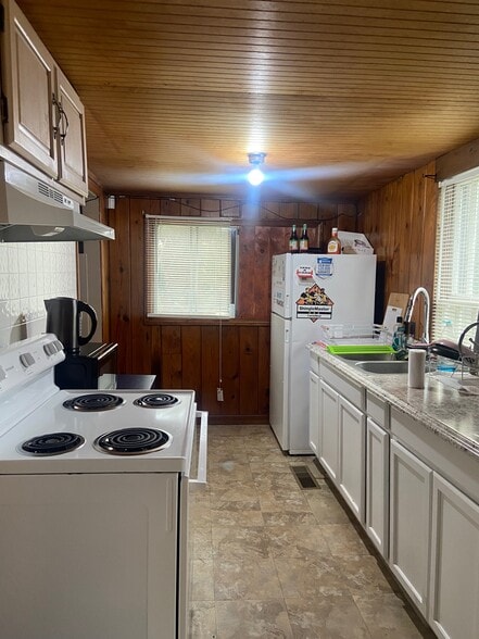 More Photos Of 2230 Old Springville Rd, Center Point Office For Sale
