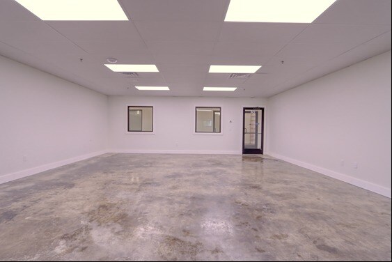 More Photos Of 301 W Main St, Midlothian Storefront Retail Office For Lease