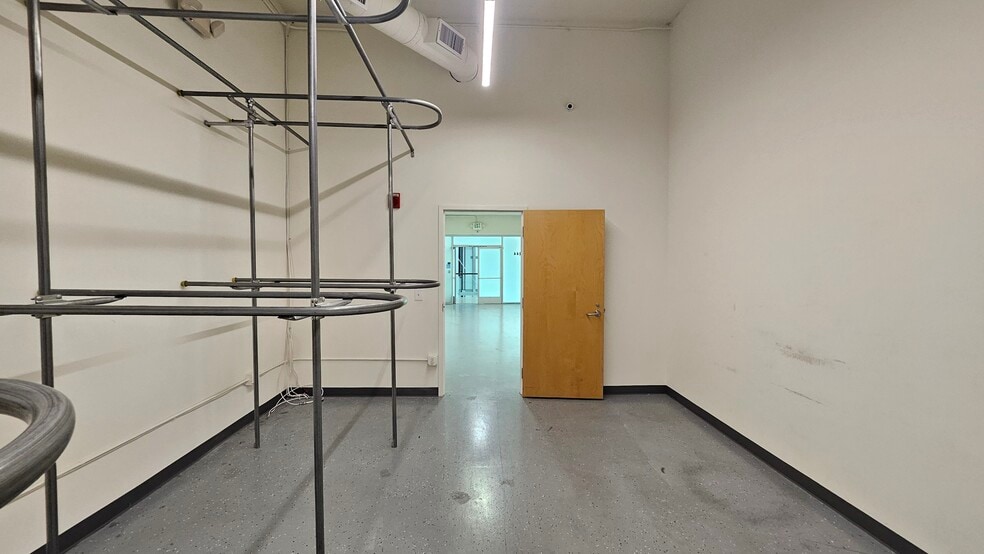 More Photos Of 1458 S San Pedro St, Los Angeles Freestanding For Sale