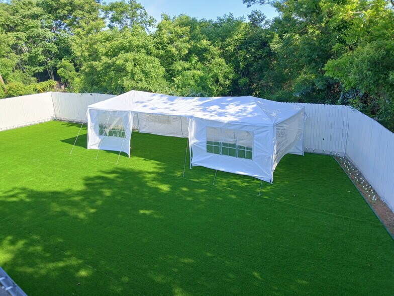 More Photos Of 1414 Forest Ln, Garland Office For Lease