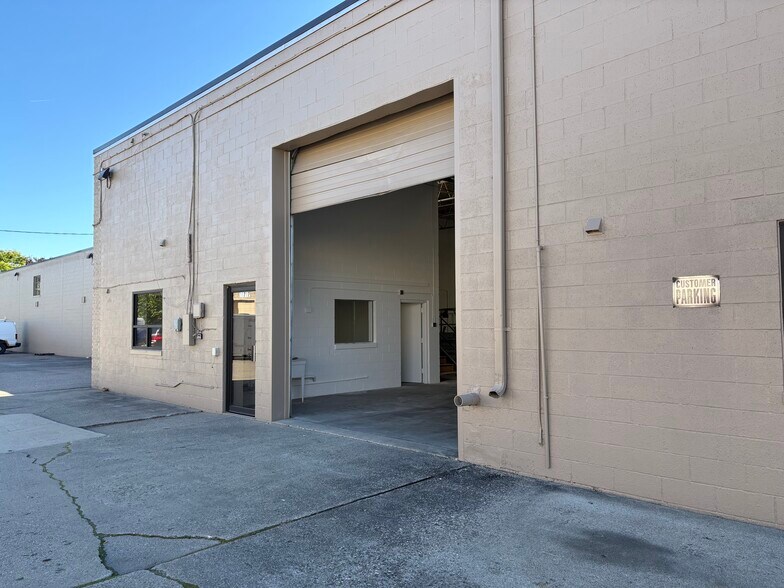 More Photos Of 33733-33753 Groesbeck Hwy, Fraser Manufacturing For Lease