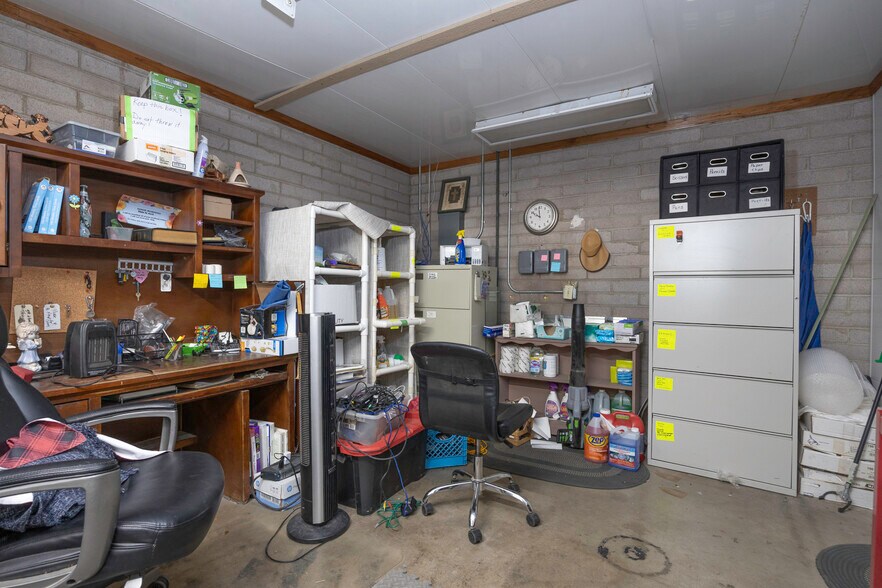 More Photos Of 655 W Cottonwood Ln, Casa Grande Showroom For Sale