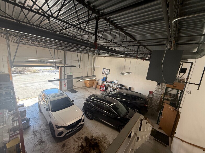 More Photos Of 141-161 Covington Dr, Bloomingdale Light Manufacturing For Lease