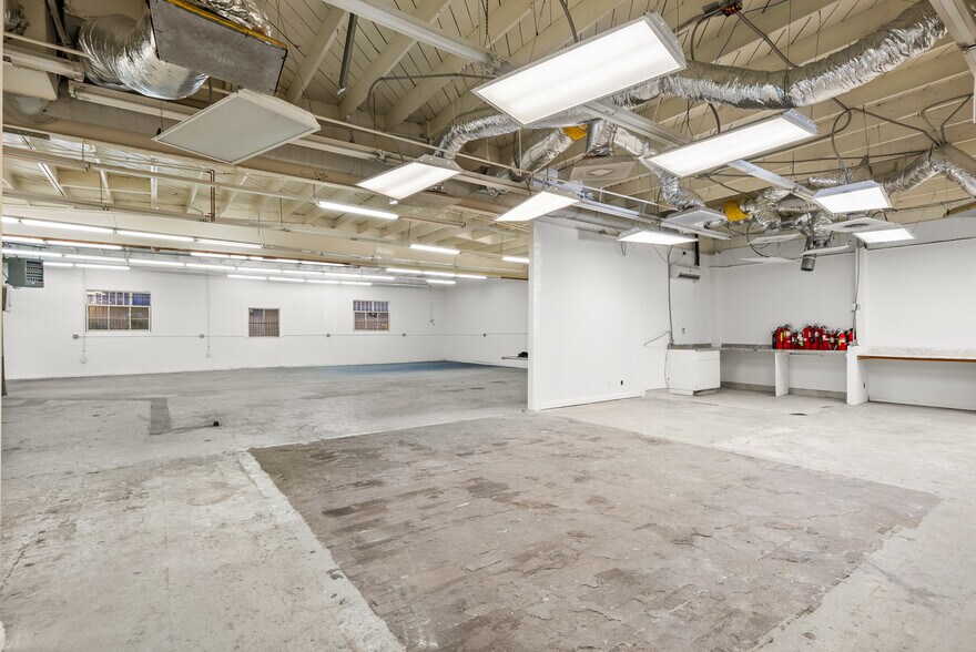 More Photos Of 7225 Fulton Ave, North Hollywood Warehouse For Sale
