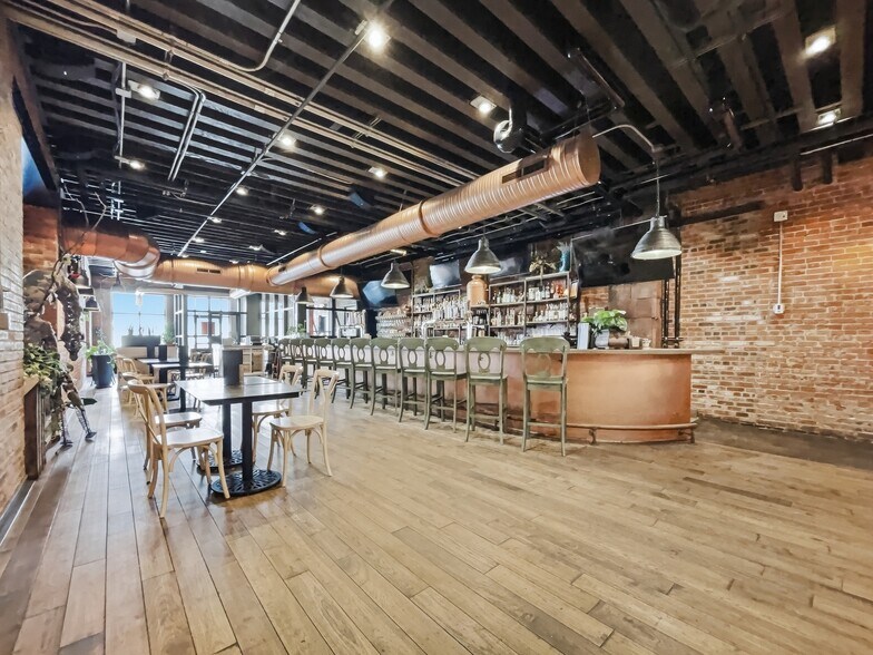 More Photos Of 1430 W Franklin St, Evansville General Retail For Sale