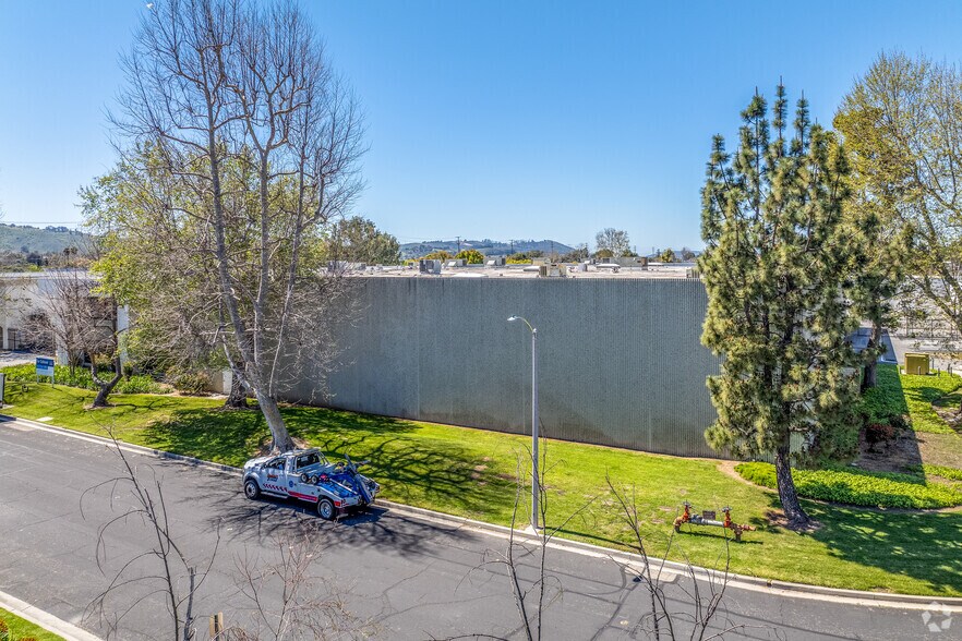 More Photos Of 5155 Goldman Ave, Moorpark Manufacturing For Lease