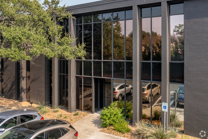 More Photos Of 3409 Executive Center Dr, Austin Unknown For Lease
