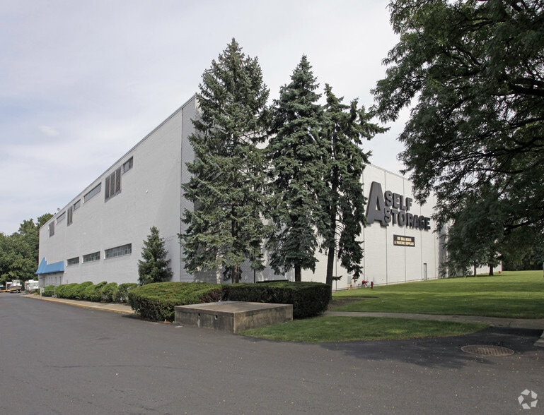 More Photos Of 400 W Broadway, Haledon Self Storage For Lease