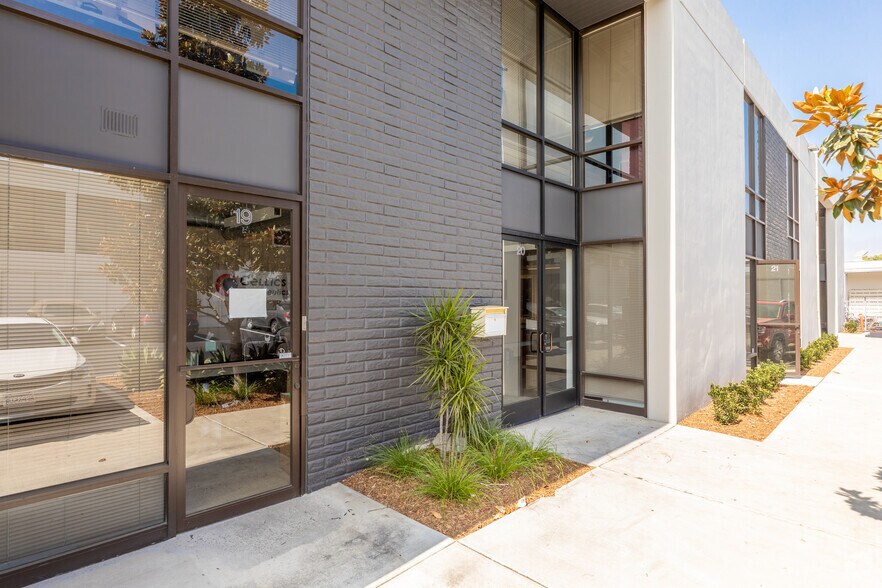More Photos Of 11555 Sorrento Valley Rd, San Diego Unknown For Lease