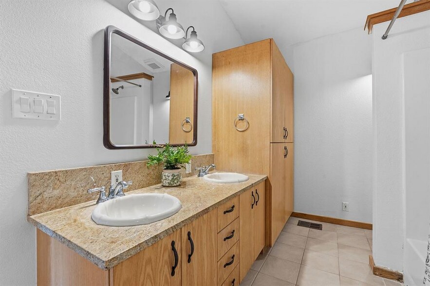 More Photos Of 1770 N Elder Hill Rd, Driftwood Specialty For Sale