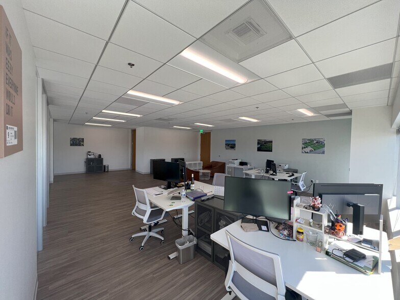 More Photos Of 15303 Ventura Blvd, Sherman Oaks Office For Lease