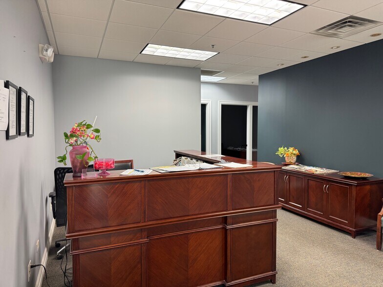 More Photos Of 3940 Porett Dr, Gurnee Manufacturing For Sale