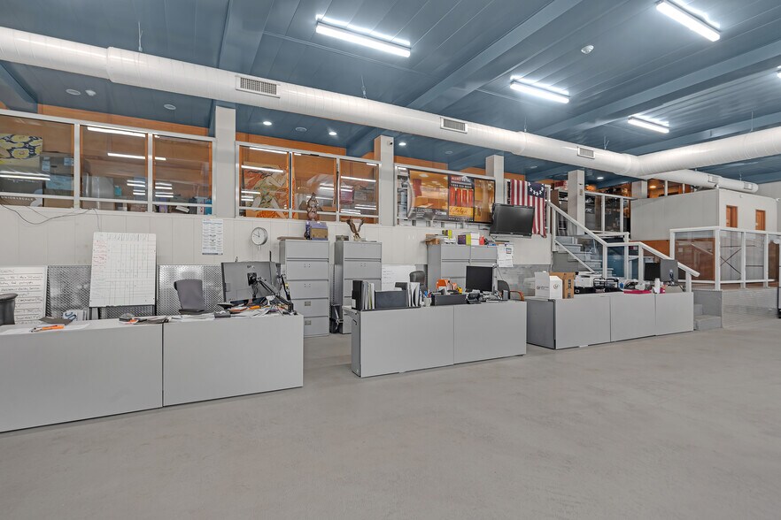 More Photos Of 3114 Tonnelle Ave, North Bergen Showroom For Lease