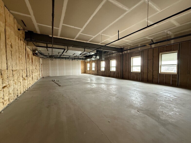 More Photos Of 7825 N Dixie Hwy, Newport Medical For Lease