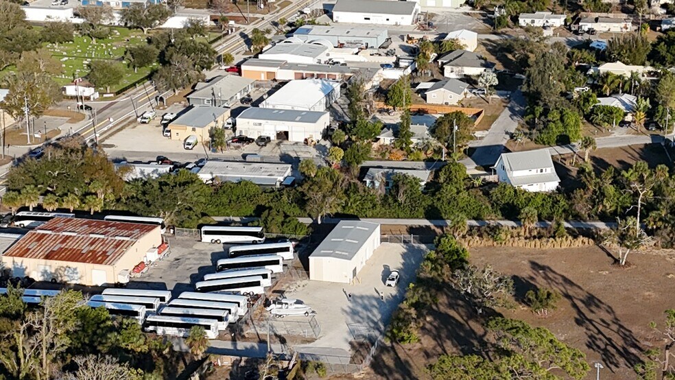 More Photos Of 608 Central Ave, Nokomis Warehouse For Lease