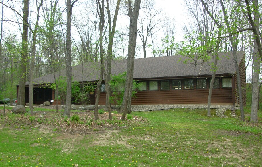 More Photos Of 2424 American Ln, Madison Office For Lease