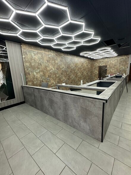 More Photos Of 6602-6620 W 111th St, Worth Unknown For Lease