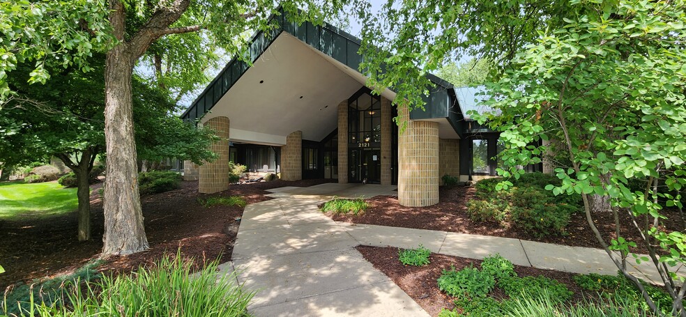 Primary Photo Of 2121 University Park Dr, Okemos Office For Lease