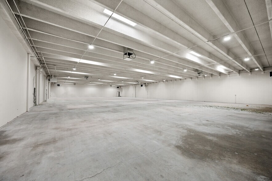 More Photos Of 7050 S 400 W, Midvale Showroom For Lease