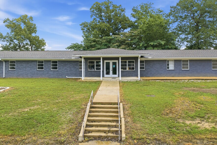 More Photos Of 105 Kentucky Ave S, Parsons Light Distribution For Sale