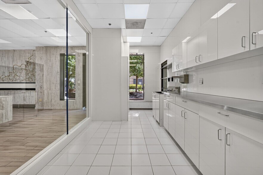 More Photos Of 900 N Taylor St, Arlington Continuing Care Retirement Community For Lease