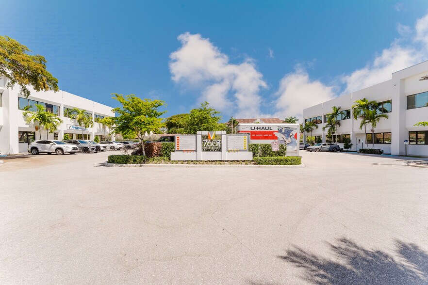 More Photos Of 7601 N Federal Hwy, Boca Raton Office For Lease