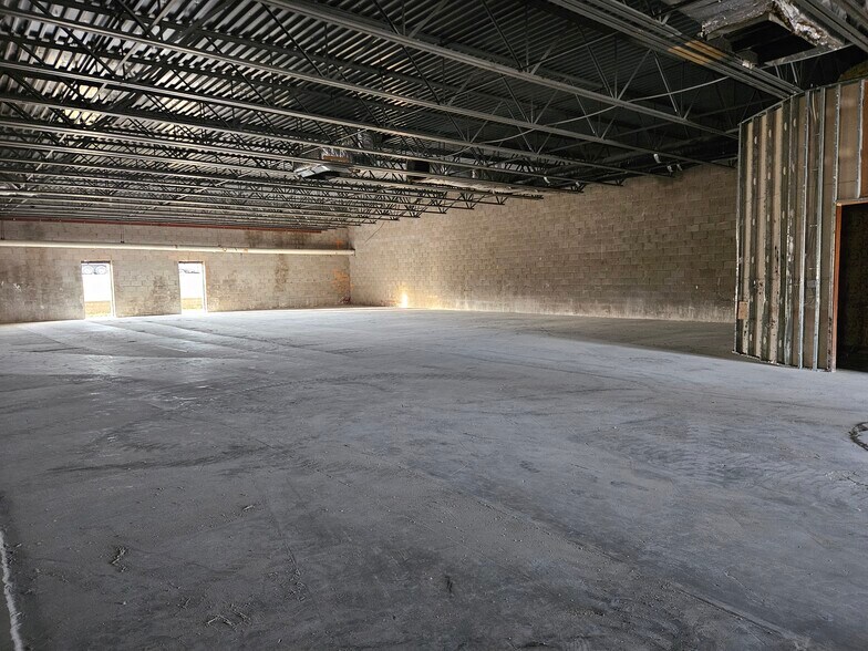 More Photos Of 10708 Market St, North Lima Bar For Lease