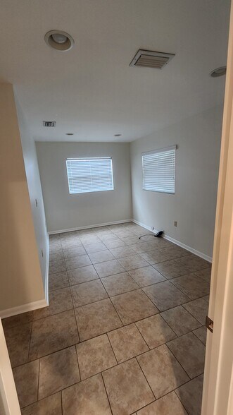 More Photos Of 5113 Memorial Hwy, Tampa Office For Lease