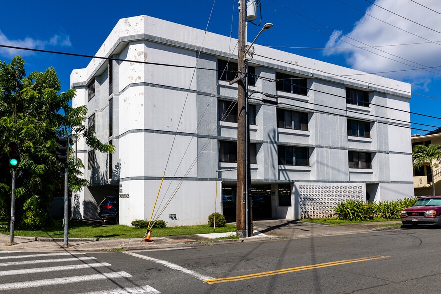 More Photos Of 922 Mccully St, Honolulu Apartments For Sale