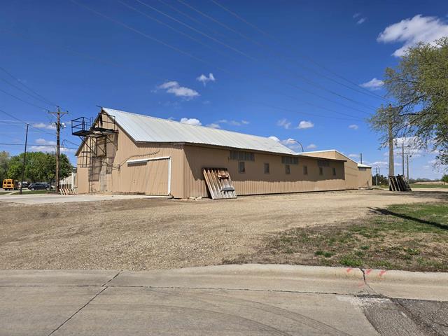 More Photos Of 114 Mulberry St, Yankton Warehouse For Sale
