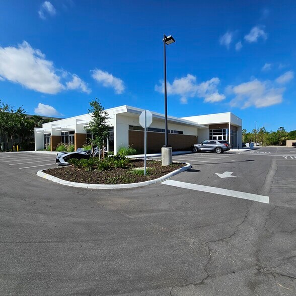 More Photos Of 10061 University Plaza Dr, Fort Myers Storefront Retail Office For Lease