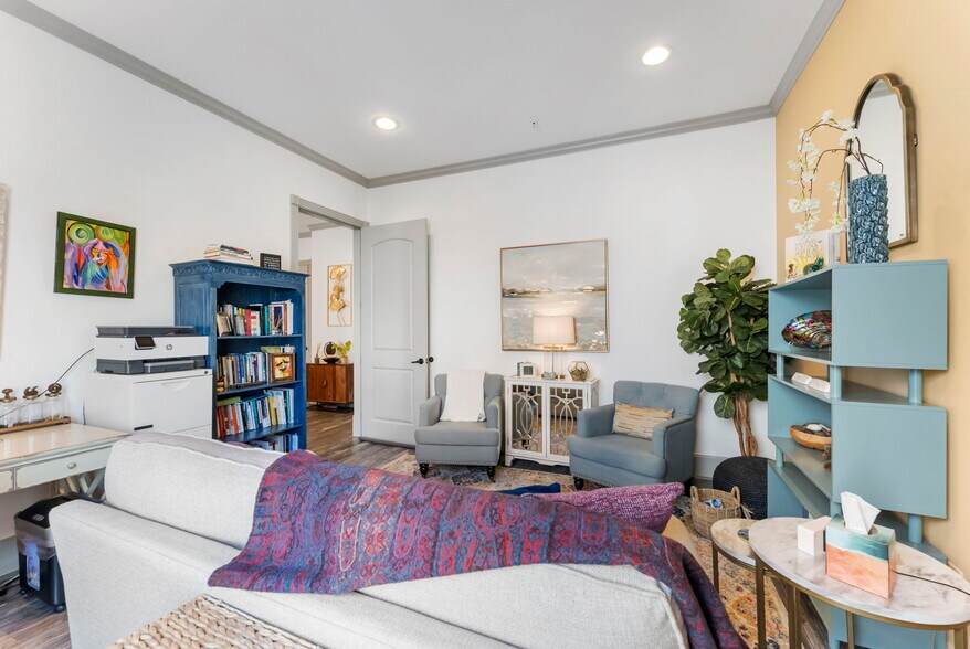 More Photos Of 256 Ed English Dr, Shenandoah Medical For Sale