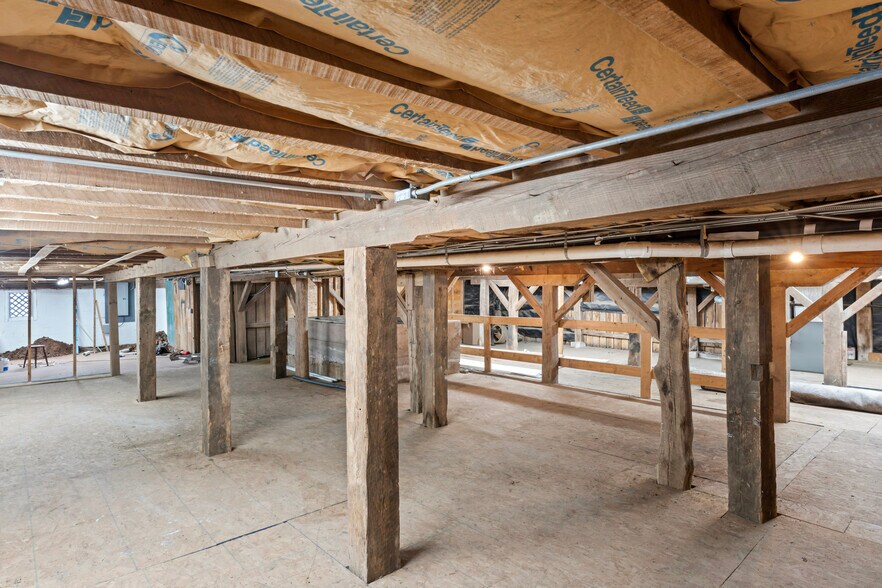 More Photos Of 20704 Ashburn Rd, Ashburn Unknown For Lease