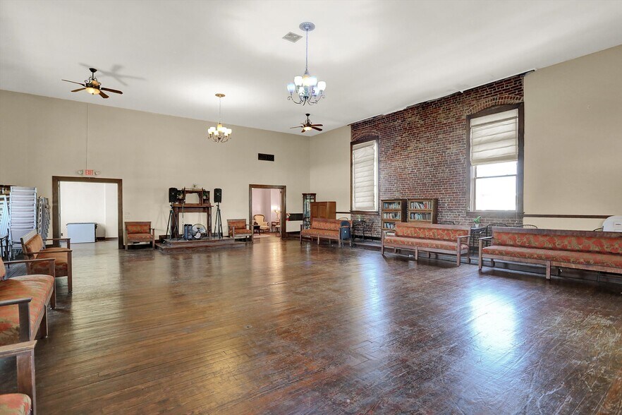 More Photos Of 111 S Walnut St, Edinburgh Theater Concert Hall For Sale