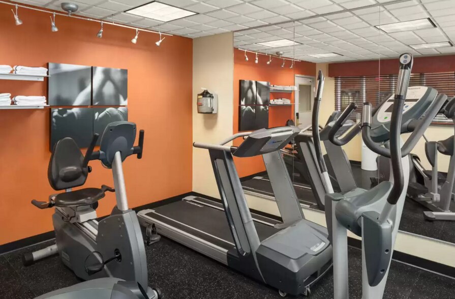 More Photos Of 804 S Leonard Ave, Lima Hotel For Sale