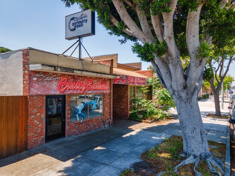 More Photos Of 4708-4710 W Magnolia Blvd., Burbank General Retail For Sale