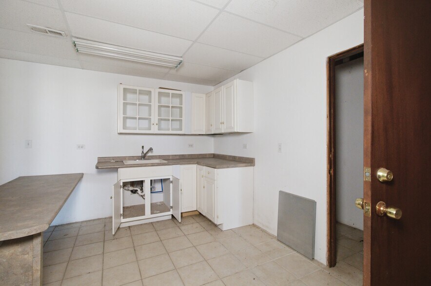 More Photos Of 1398 S Valley Rd, West Plains General Retail For Sale