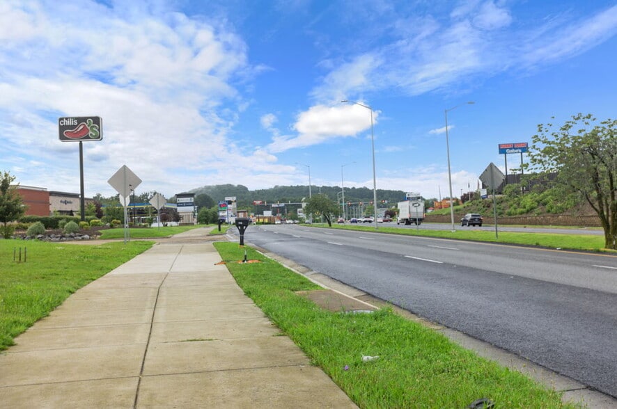 More Photos Of 1740 E Market St, Harrisonburg Storefront Retail Office For Sale