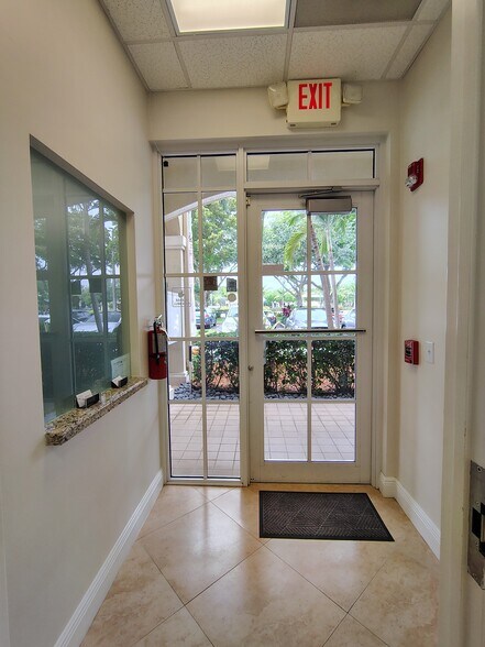 More Photos Of 5491 N University Dr, Coral Springs Office For Lease