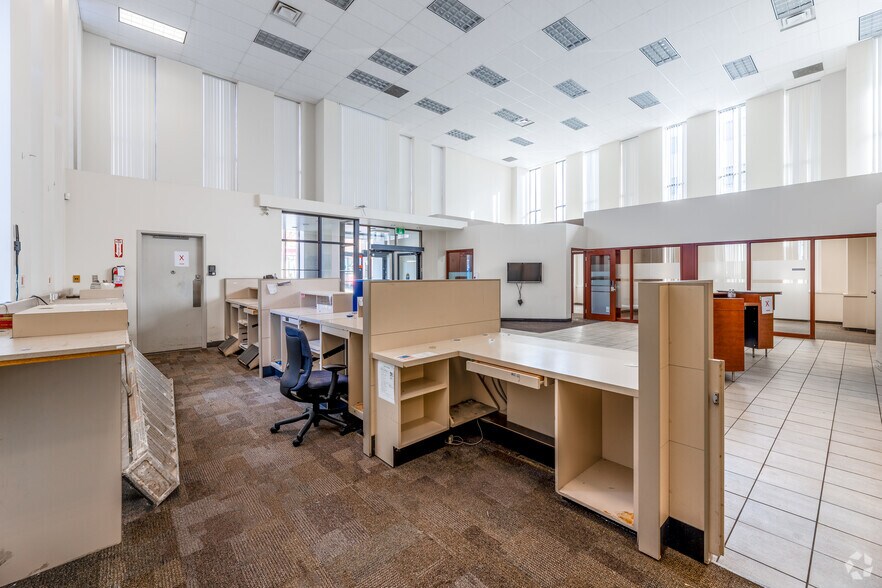 More Photos Of 31 King St, St Catharines Bank For Sale