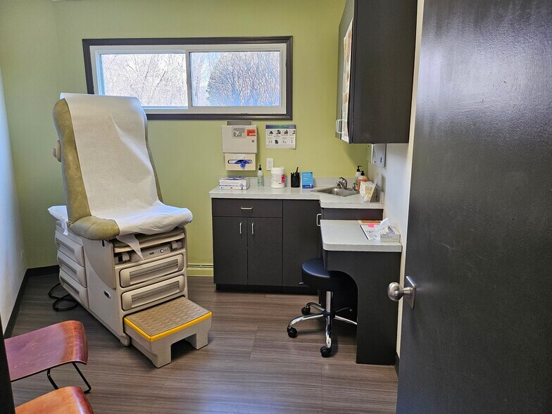 More Photos Of 19 River Oaks Dr, Calumet City Healthcare For Lease