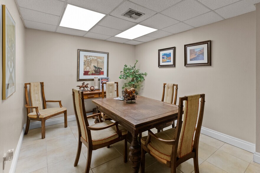 More Photos Of 425-427 S Saint Marys St, San Antonio Storefront Retail Office For Sale